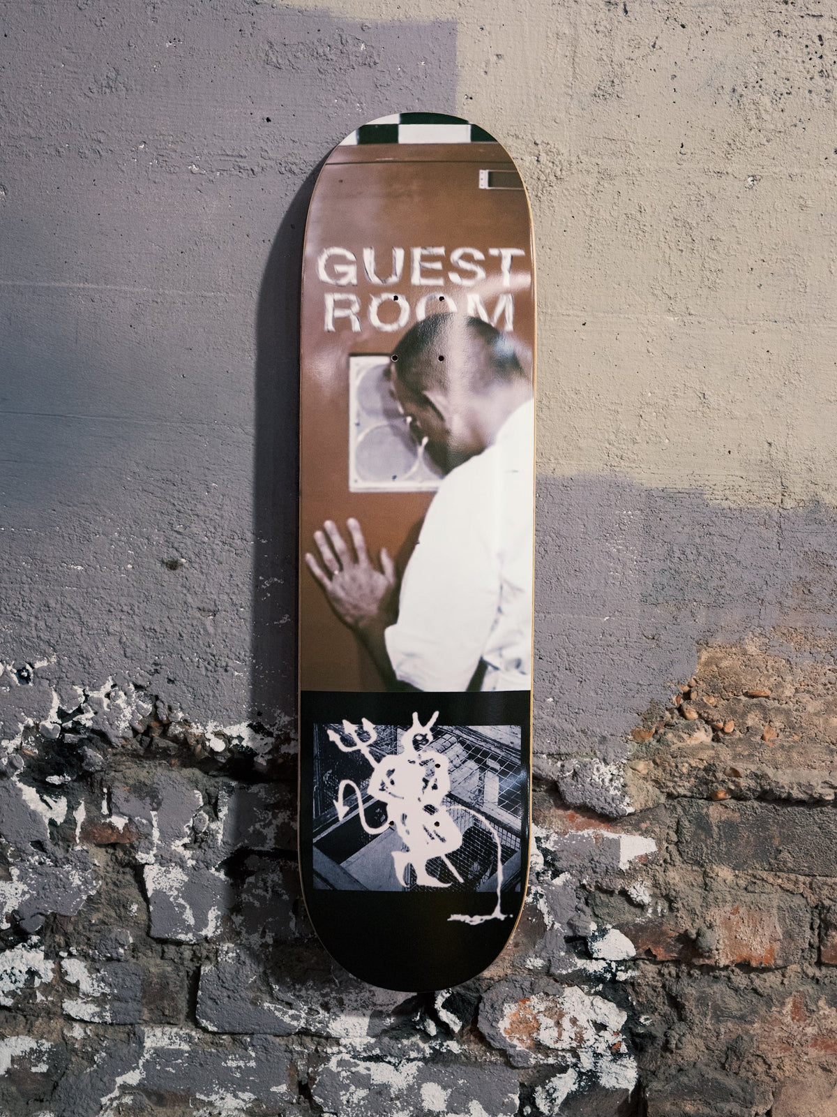 Guestroom Peeling Deck 8.38"